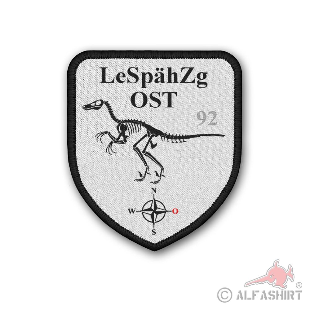 Patch 7,5x6,5cm LeSpähZg Ost 92 Kompass Osten Raptor Skelett Dinosaurier #43996 Patch 7,5x6,5cm LeSpähZg Ost 92 Kompass Osten Raptor Skelett Dinosaurier #43996