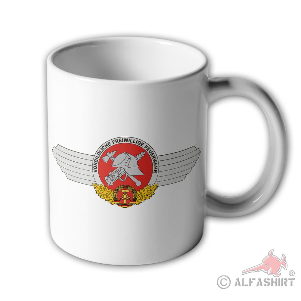 Tasse Feuerwehr DDR FFW Freiwillige Abzeichen Helm Schwingen Leipzig #34086