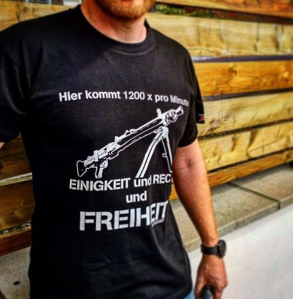 Hier kommt 1200 x pro Minute Einigkeit Recht MG3 Bundeswehr T Shirt #12168